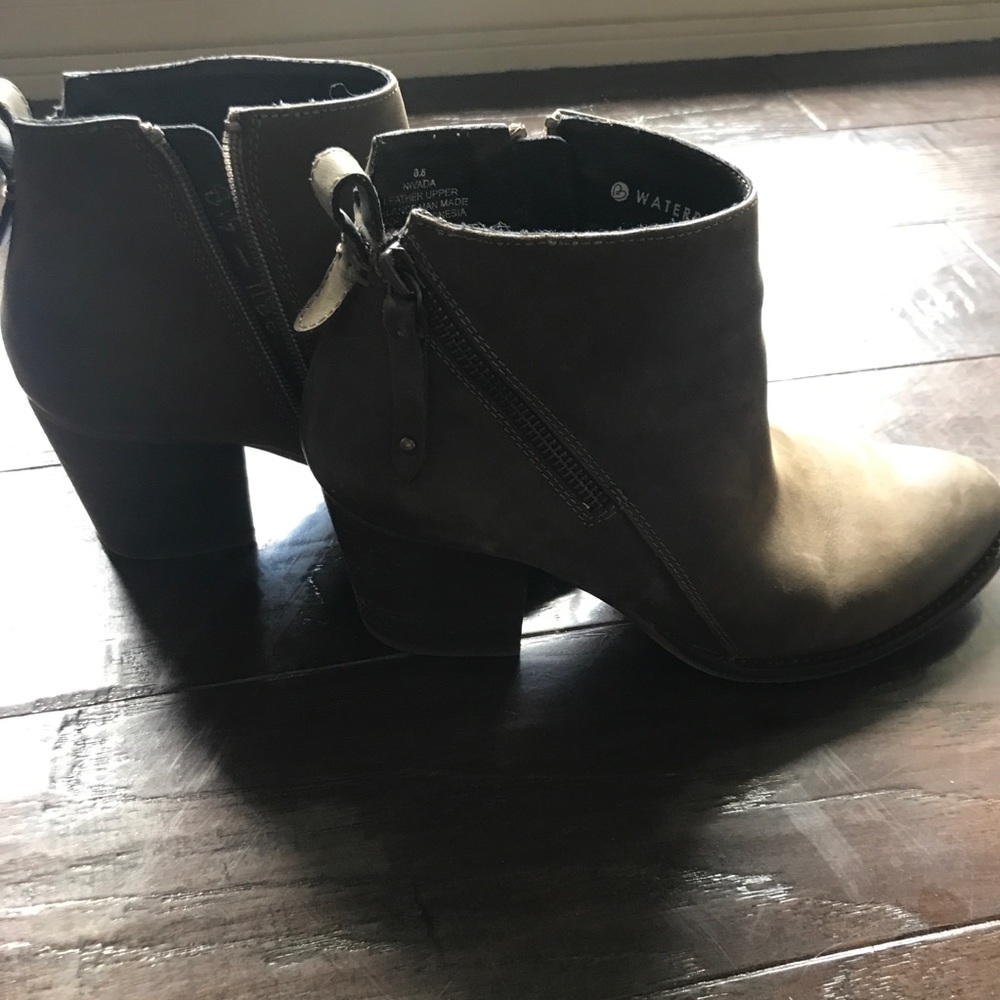 Blondo Nivada Waterproof Ankle Booties, olive/gray